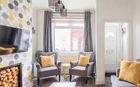 Charming Terraced House In Central Hoylake